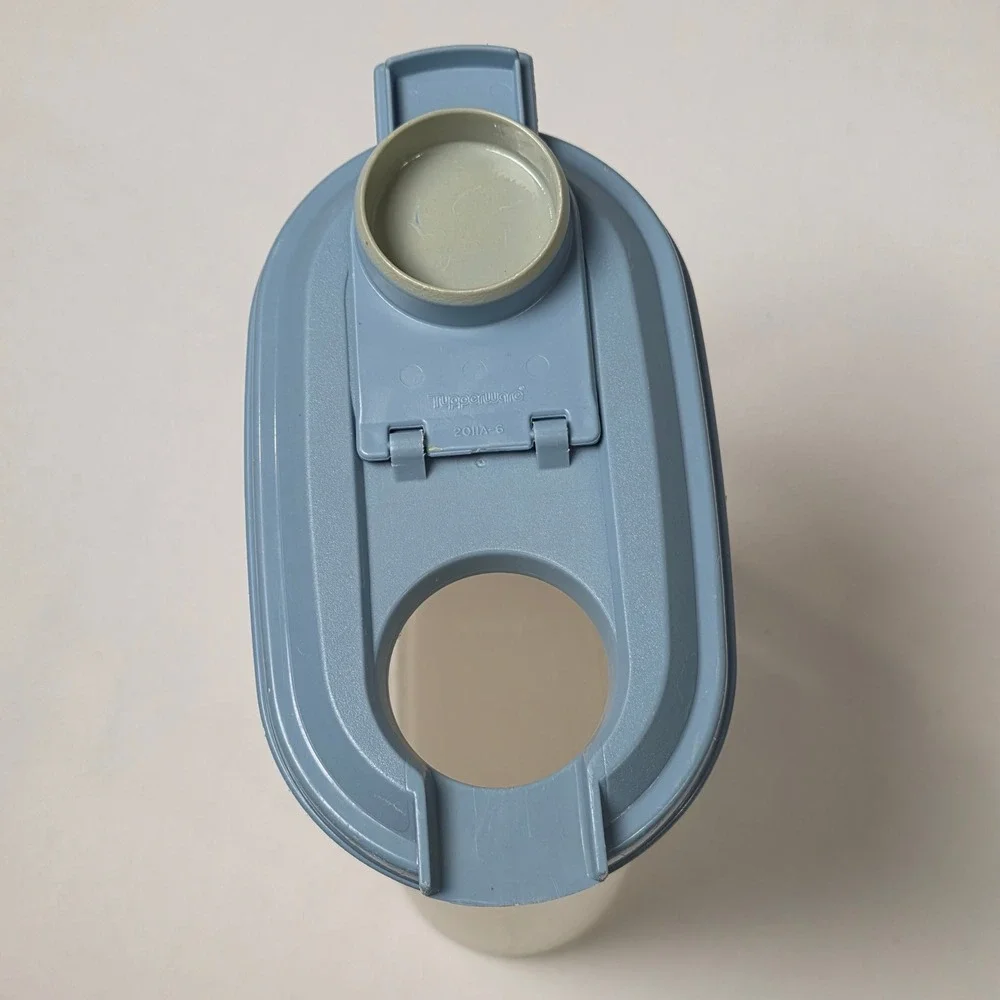 Tupperware Slimline Pitcher 2 Qt‎ Blue Frosted Flip Top Lid 2009B-1 MADE IN USA